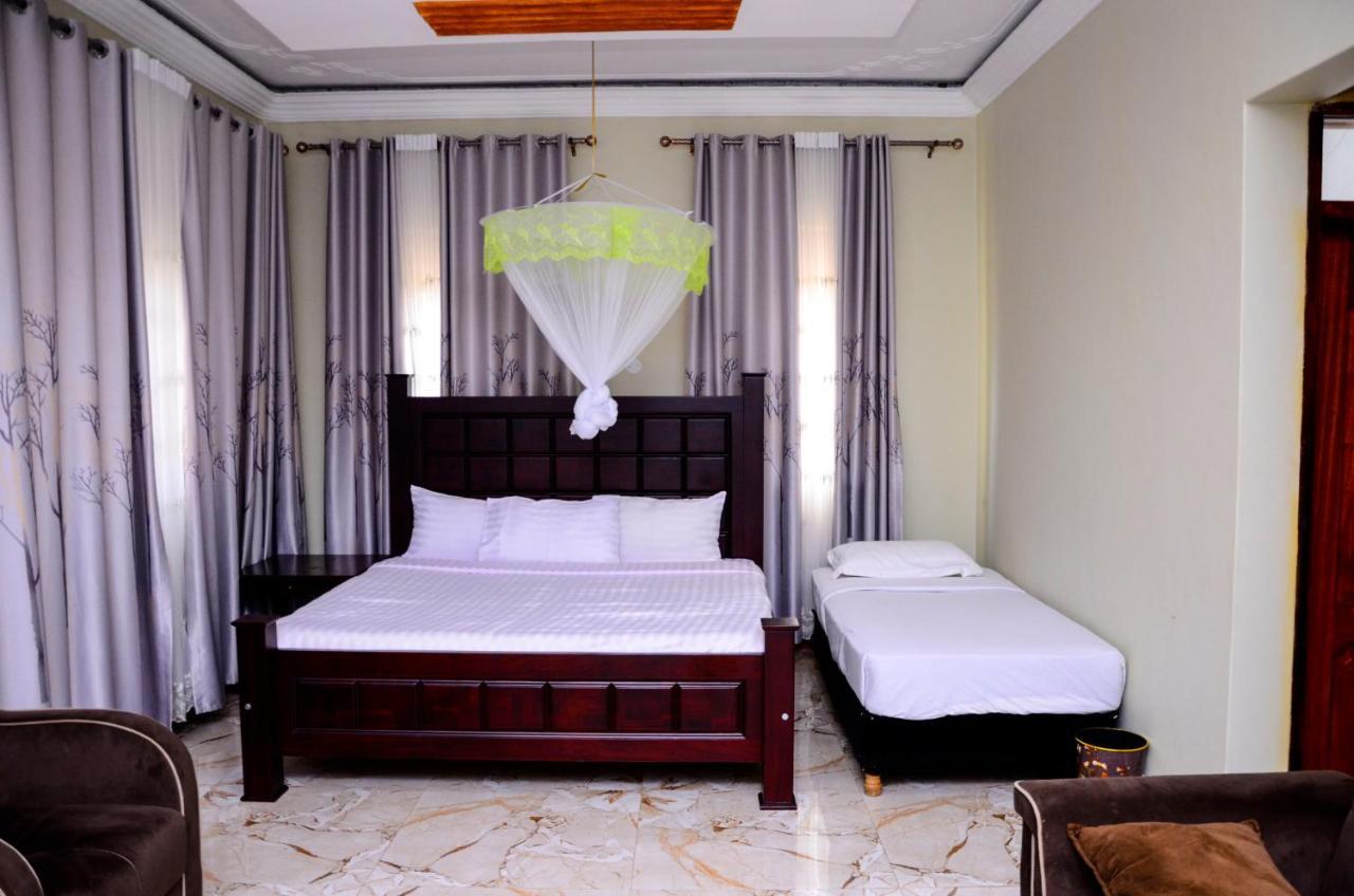 Peniel Beach Hotel Ентебе Екстериор снимка