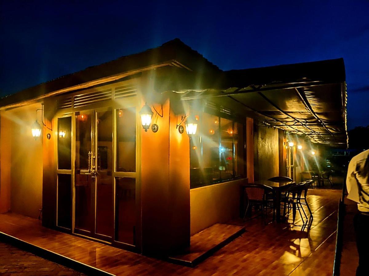 Peniel Beach Hotel Ентебе Екстериор снимка