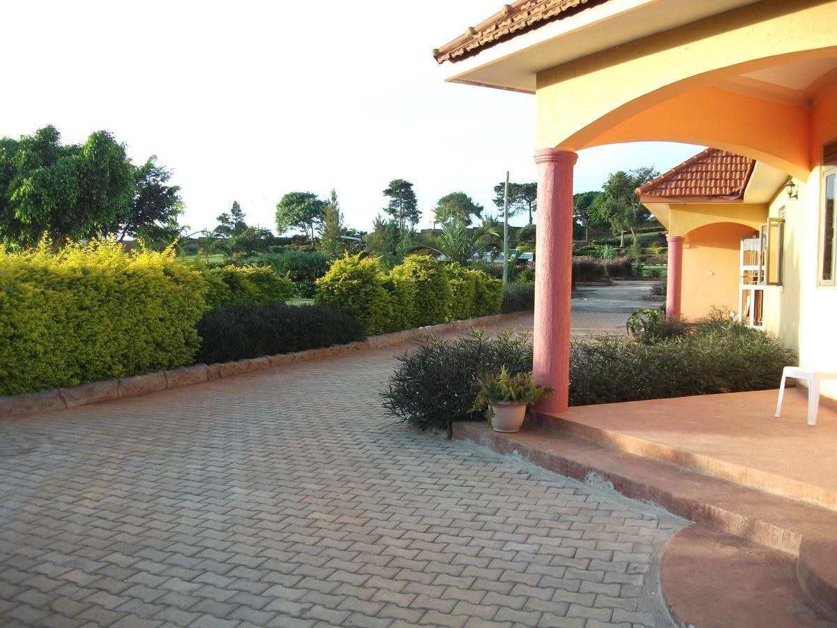 Peniel Beach Hotel Ентебе Екстериор снимка