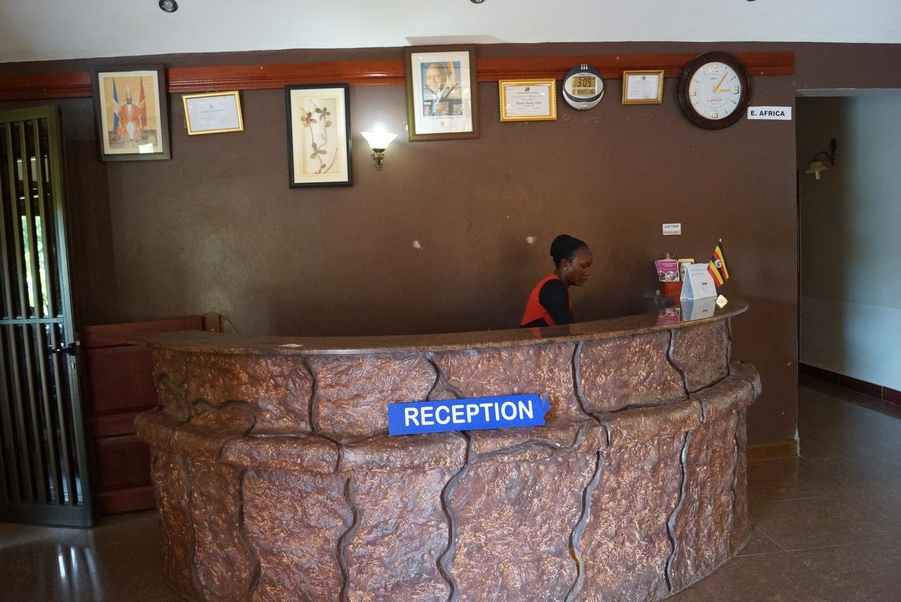 Peniel Beach Hotel Ентебе Екстериор снимка