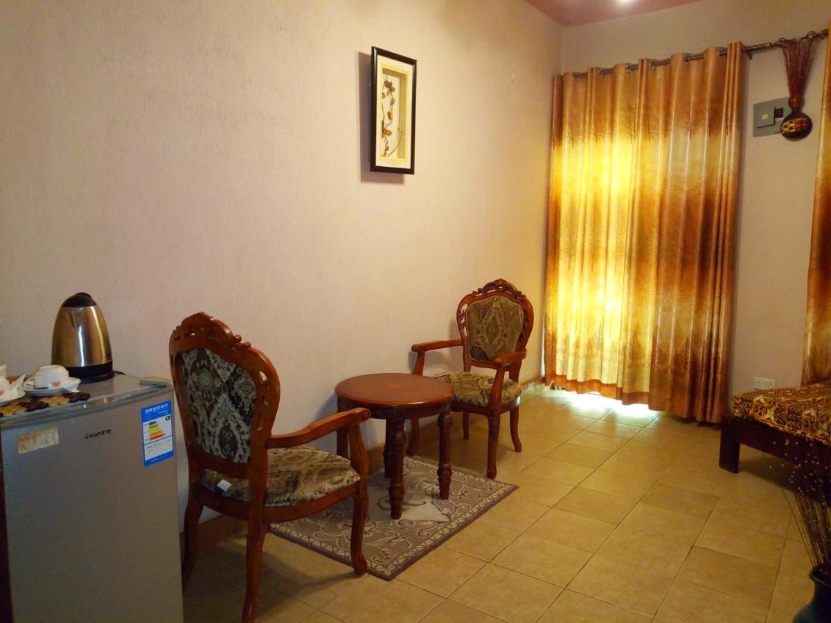 Peniel Beach Hotel Ентебе Екстериор снимка