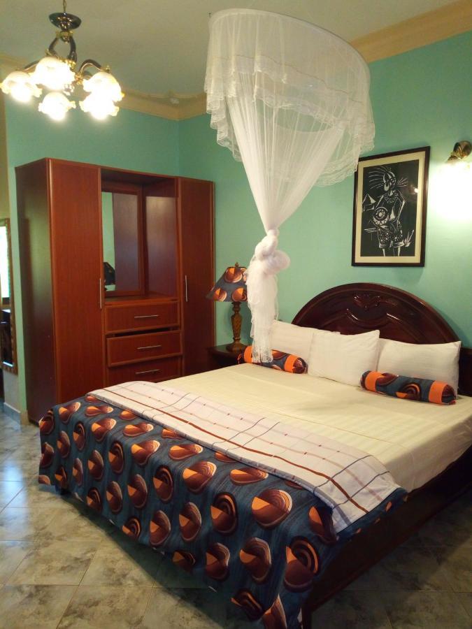 Peniel Beach Hotel Ентебе Екстериор снимка